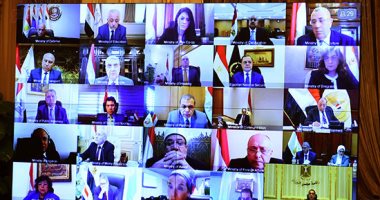 الحكومة تعقد اجتماعها الأسبوعى عبر الفيديو كونفرانس.. رئيس الوزراء: بدأنا بأنفسنا لتخفيض التجمعات ومنع الاختلاط..ومجموعة عمل للتنسيق بشأن العمالة غير المنتظمة.. الداخلية: حررنا مخالفات باليوم الأول لتطبيق الحظر