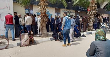 اضبط مخالفة .. زحام على ماكينات الصرف وشبابيك الأفران فى شمال سيناء 