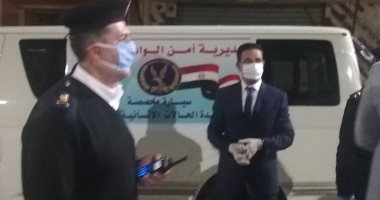 فيديو وصور.. أمن الوادى الجديد يخصص سيارة لنقل الحالات الإنسانية وقت حظر التجوال