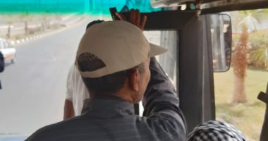 رغم تحذيرات "كورونا".. زحام بوسائل النقل فى مدينة أسوان الجديدة.. صور