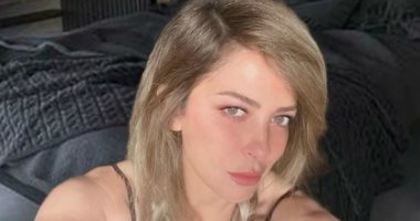 ريم مصطفى فى إطلالة جديدة بدون ماكياج "بالعزل المنزلى"  
