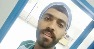 ممرض بمستشفى للتأمين الصحى يشارك صورته بالكمامة ضمن مبادرة اليوم السابع