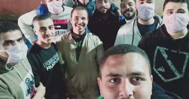 بالكمامة والجونتى.. شباب قرية مغاغة بالمنيا يشاركون بحملة تطهير ضد كورونا