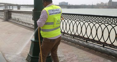 محافظة القاهرة تجرى عمليات تعقيم وتطهير كورنيش الساحل.. صور 