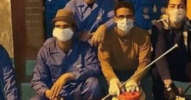 شباب قرية الصلعا يشاركون فى حملة تطهير لمكافحة فيروس كورونا بسوهاج
