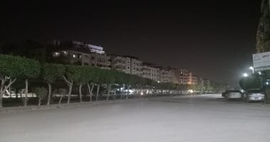شوارع حدائق الأهرام خالية من المارة خلال الساعات الأولى من حظر التجوال