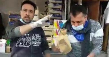 فيديو وصور.. كورونا يظهر معادن المصريين.. شباب يتطوع بتجهيز وجبات غذائية مجانا للمحتاجين بشمال إيطاليا.. ومصرى ببيرجامو يعرض فاكهة مجانا.. وأصحاب مخابز يعلنون تقديم الخبر مجانا لمدة شهر وتوصيله لكبار السن
