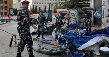 لبنان: إزالة الأسلاك الشائكة والجدران الخرسانية في محيط مقر مجلس النواب بوسط بيروت