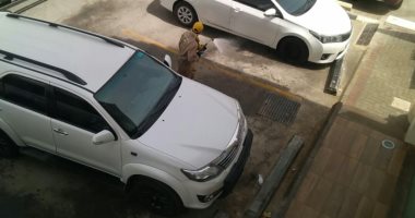 العالم يتصدى للكورونا.. مصرى بالسعودية يشارك بصورة تطهير شوارع الرياض ضد الفيروس