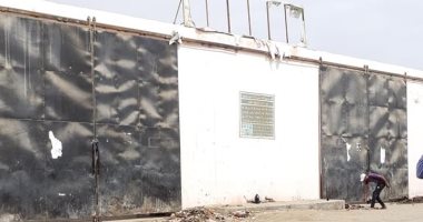 مدينة القصير تغلق أبواب سوق الخضار بعد تعقيمه لمنع التجمعات به ..صور