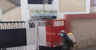 شباب منشأة صدقى بالشرقية يعقمون الوحدة الصحية والمدرسة والشوارع والمنازل 