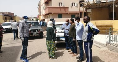 رئيس مدينة سفاجا تقود حملة "طرق الأبواب" للتوعية بطرق مواجهة كورونا