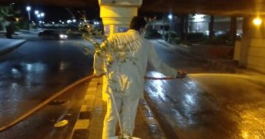 صور.. حملات تطهير لشوارع الإسكندرية ورشها بالمطهرات خلال حظر التجوال