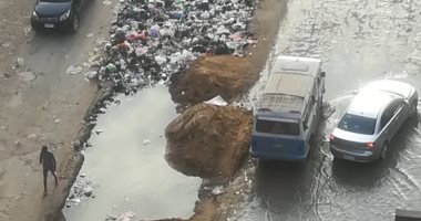 سيبها علينا.. قارئ يشكو تراكم القمامة فى ميدان الأميرية بالمطرية