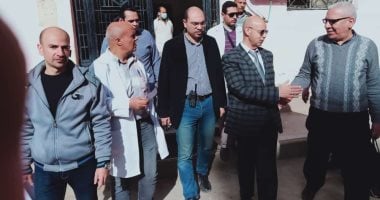 وكيل "صحة الشرقية" يجرى جولة بمستشفى منيا القمح للتأكد من توفر المستلزمات الطبية