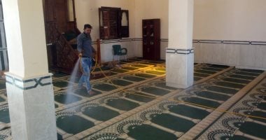 صور.. تطهير وتعقيم قرية النصر فى محافظة بالإسماعيلية للوقاية من كورونا