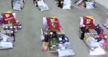 روما الإيطالى يقدم طرود مواد غذائية لحاملى التذاكر الموسمية من المسنين 