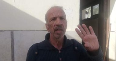 صور.. سيبها علينا..رجل ستينى بلا مسكن وينام بمحطة الأتوبيس بالوادى الجديد 