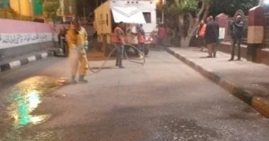 رش وتطهير الشوارع العامة والميادين بمركز ومدينة مغاغة فى المنيا