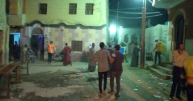 صور.. نائبة مدينة إسنا تفض تجمع لحفل زفاف بقرية الدير وتعقيم المنطقة