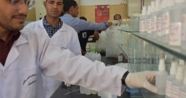شاهد.. تجهيز المطهرات وأدوات التعقيم للعاملين بشركة المياه بالأقصر