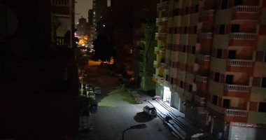 تنفيذا لقرار الحظر شارع الزهراء بعين شمس خالى من المارة