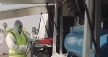 الإمارات تعقم حاويات النفايات فى شوارع دبى للحد من انتشار عدوى كورونا.. فيديو