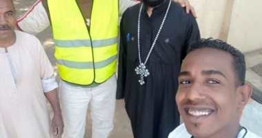 شباب قرية كلح بأسوان يعقمون المساجد والكنائس والمنازل لمكافحة كورونا