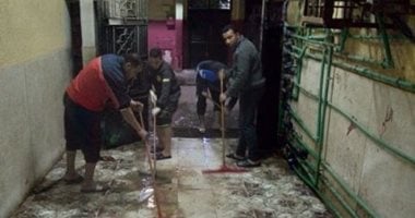 للوقاية من كورورنا.. تطهير أحد العقارات بحى المرج بواسطة السكان 