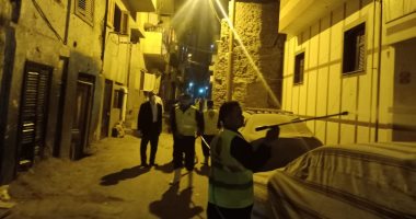 حملات لتطهير المنشآت والمصالح والمواقف بحى غرب أسيوط لمواجهة كورونا.. صور