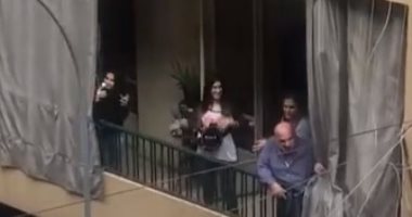 الطبلة وأغنية "بنت الجيران" تكسر ملل العزل المنزلى فى دبى ولبنان.. فيديو