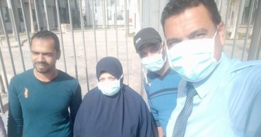 خروج حالة جديدة من مستشفى أبو خليفة بالإسماعيلية بعد تعافيها من كورونا.. صور