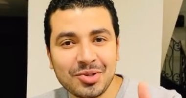محمد أنور يقدم نصائح "ملهاش لازمة" من العزل الصحي المنزلي.. فيديو
