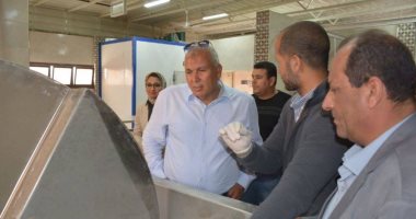 محافظ الوادى الجديد يوجه بتشغيل مجزر دواجن بقرية المنيرة بتكلفة 2,5 مليون جنيه