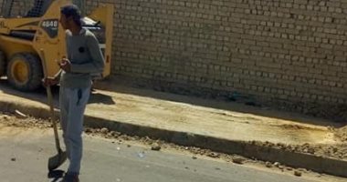 تواصل العمل فى رصف الطريق الدولى بنطاق مركز نخل بسيناء .. صور