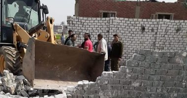 رئاسة مركز أبو كبير بالشرقية تزيل بناء مخالفا للمرة الثانية