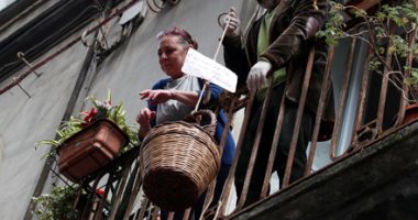 تظهر الشدائد وقت كورونا.. حملات توزيع غذاء عالمية للمحتاجين لمواجهة الفيروس