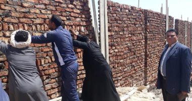 تعديات خلال حظر التجوال.. مدينة القرنة تزيل 7 حالات تعدى على 740 متر غرب الأقصر