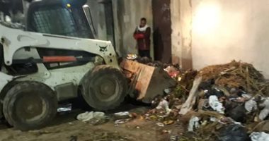 صور.. حملات نظافة بمدن كفر الشيخ ليلا.. ودوريات أمنية لتطبيق حظر التجوال