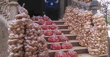 مبادرات الخير تحارب جشع التجار.. شباب الخانكة يوزعون وجبات لـ1500 أسرة أيتام