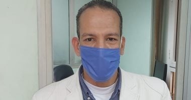 بالكمامة والجوانتى.. وائل يشارك فى مبادرة اليوم السابع للوقاية من كورونا