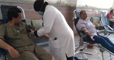 صور.. مبادرات من أهالى أرمنت الحيط للتبرع بالدم بالأقصر