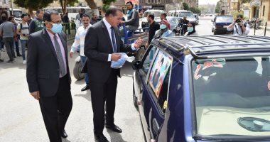 جامعة سوهاج توزع "كمامات" على المواطنين مجاناً.. صور