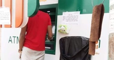 شباب قرية الخطارة بقنا يطهرون الشوارع وماكينات الصراف الآلى للحد من كورونا