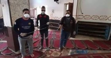 صور . شباب ملوي بالمنيا يطهرون الشوارع لمكافحة فيروس كورونا