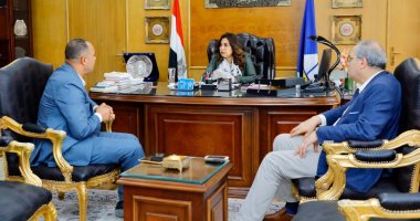 محافظ دمياط تبحث آليات صرف المعاشات مع مدير عام منطقة البريد