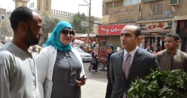 صور.. نائب محافظ سوهاج يتفقد سوقى "الشهيد والسيالة" ويُوجّه بتطهير الشوارع
