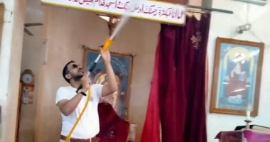 صور.. شباب مسلمون يطهرون الكنائس فى الصعيد لمواجهة كورونا