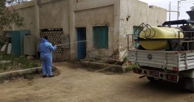 صور.. رش وتعقيم محطات تنقية مياه الشرب بمدينة الخارجة للوقاية من "كورونا"