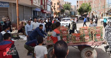 صور.. فض 3 أسواق وغلق محل ومقهيين ببنى سويف لمخالفتها قرارات الحكومة